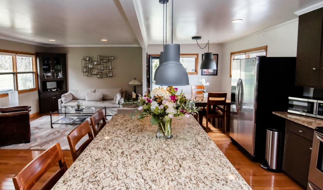 Small Batch Lodging Granville Екстериор снимка